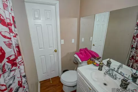 Bath - 14381 Pine Park Dr, Walker, LA 70785 photo 2 of 2