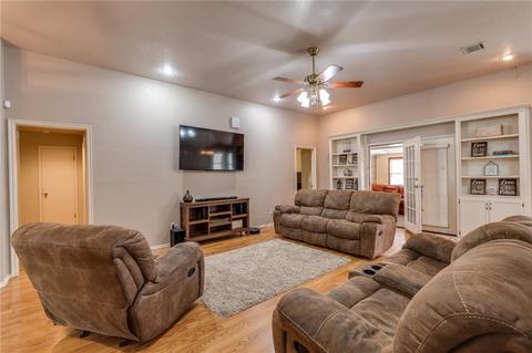2625 Sequoyah Ave, Moore, OK 73160 photo 5