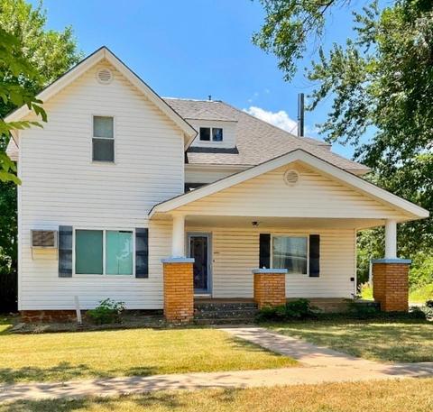 826 Delaware St, Perry, OK 73077 photo 1