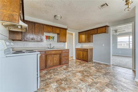 302 E 6th St, Duke, OK 73532 photo 13
