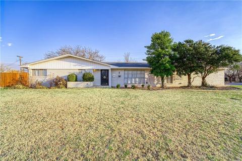 357 Lakeside Dr, Altus, OK 73521 photo 1
