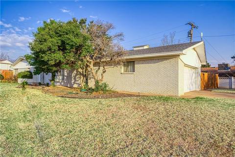 357 Lakeside Dr, Altus, OK 73521 photo 3