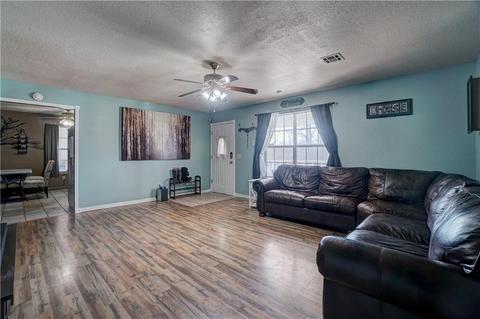 21201 Montgomery Dr, Mcloud, OK 74851 photo 3