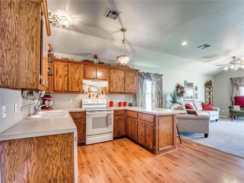 203 E Broadway, Blanchard, OK 73010 photo 9