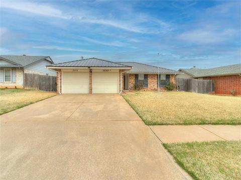 2213 Leaf Dr, Moore, OK 73160 photo 1