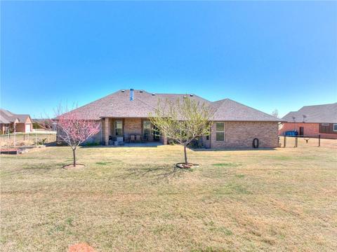 801 Arrowhead Dr, Tuttle, OK 73089 photo 2