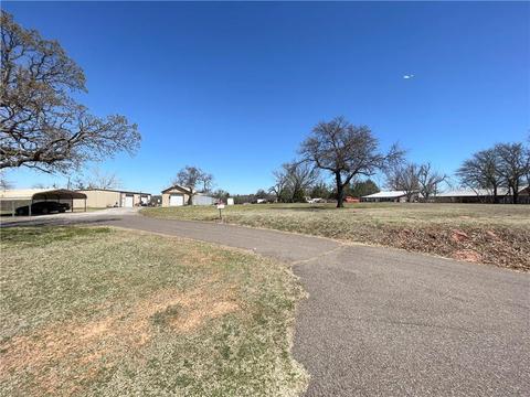 6201 E 2nd St, Edmond, OK 73034 photo 2