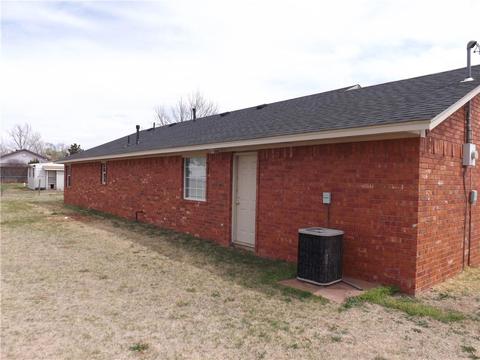 720 E 7 Th St, Olustee, OK 73560 photo 5