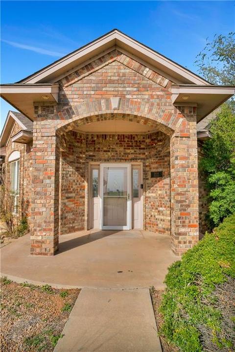 1604 E Ridgecrest Rd, Altus, OK 73521 photo 2