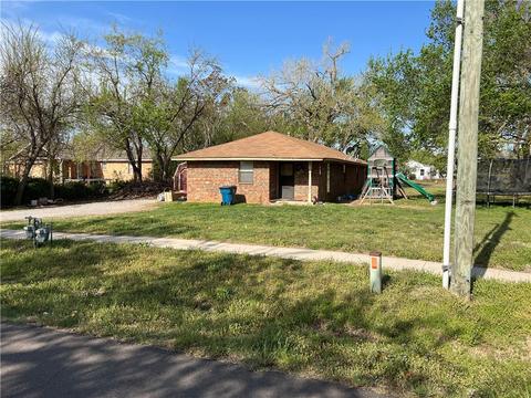 301 SE 4th St, Tuttle, OK 73089 photo 1