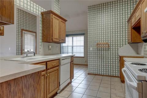 1320 Rasheed Rd, Edmond, OK 73003 photo 9