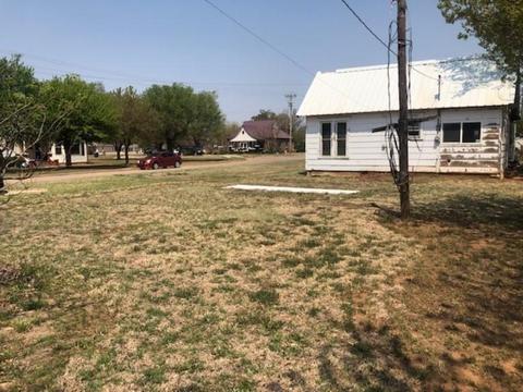 323 N 3rd St, Okeene, OK 73763 photo 6