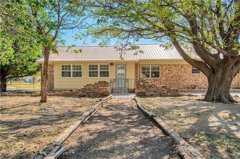 804 S Elm, Erick, OK 73645 photo 2