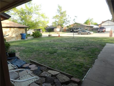 233 E Platt Dr, Yukon, OK 73099 photo 2
