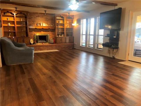 233 E Platt Dr, Yukon, OK 73099 photo 3