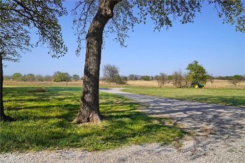 1733 NW Quanah Rd, Cache, OK 73527 photo 2