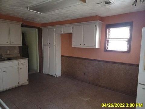 612 E Walnut St, Altus, OK 73521 photo 11