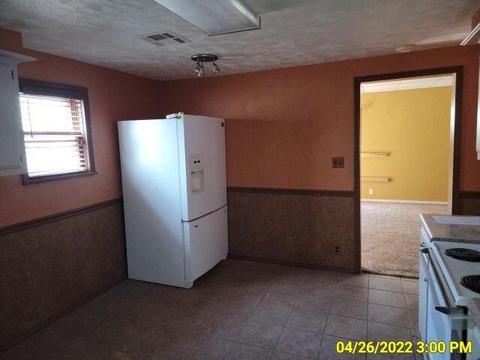 612 E Walnut St, Altus, OK 73521 photo 13