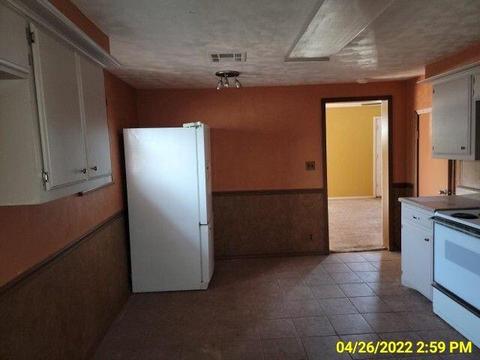 612 E Walnut St, Altus, OK 73521 photo 9