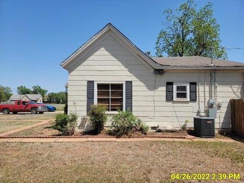 612 E Walnut St, Altus, OK 73521 photo 3