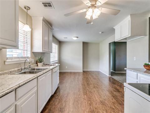 815 Pinebrook Dr, Guthrie, OK 73044 photo 4