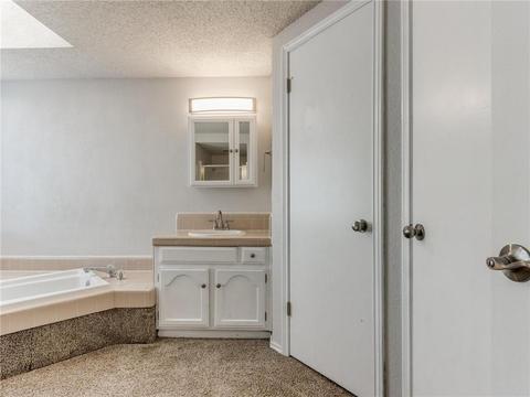 2137 Goodrich Dr, Moore, OK 73170 photo 14