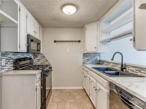 2137 Goodrich Dr, Moore, OK 73170 photo 10