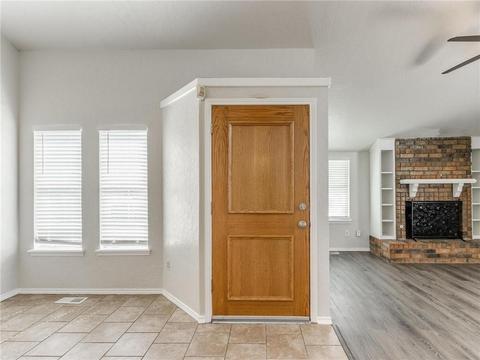 2137 Goodrich Dr, Moore, OK 73170 photo 2