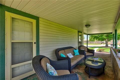 412 Franklin Ave, Apache, OK 73006 photo 2