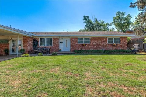 1302 N Prouty, Watonga, OK 73772 photo 2