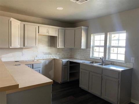 801 Hickory St, Altus, OK 73521 photo 4