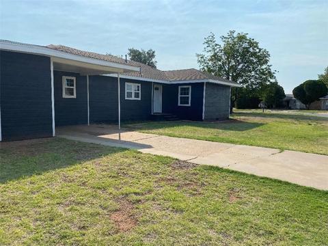 801 Hickory St, Altus, OK 73521 photo 2