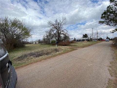 1910 E Springer, Guthrie, OK 73044 photo 3
