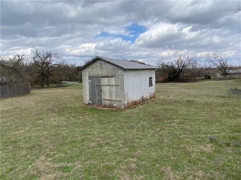 1910 E Springer, Guthrie, OK 73044 photo 1