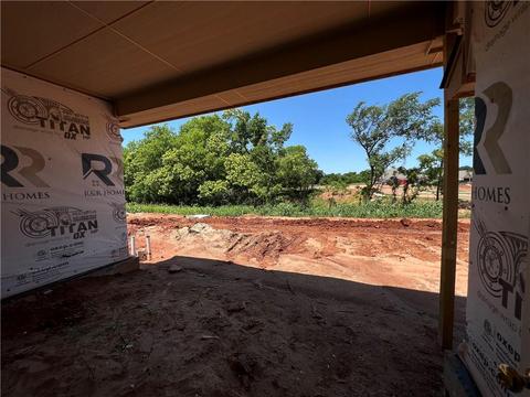 2425 Creekview Dr, Moore, OK 73160 photo 3