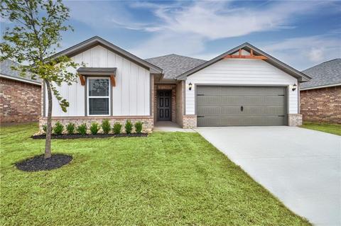 1101 NW 2nd St, Newcastle, OK 73065