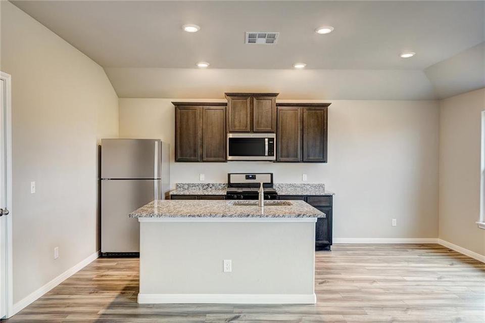  1101 NW 2nd St, Newcastle, OK 73065 photo 6