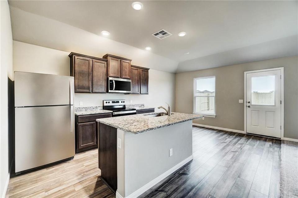  1101 NW 2nd St, Newcastle, OK 73065 photo 3