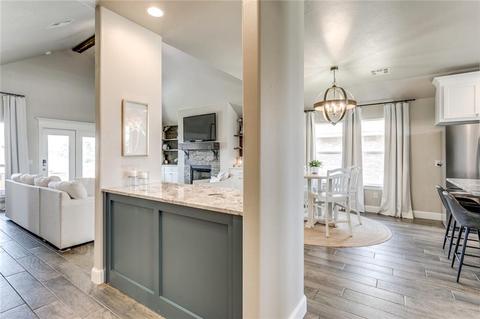 2005 Edgewater Dr, Moore, OK 73160 photo 6