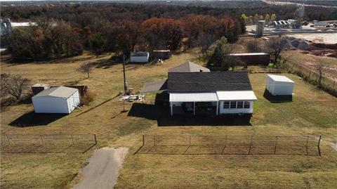 1151 E Seward Rd, Guthrie, OK 73044