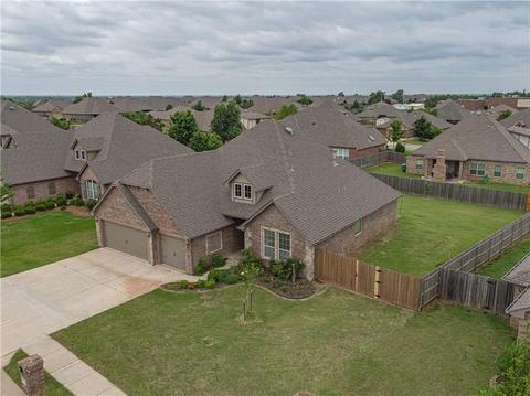 4825 Champlain Pl, Edmond, OK 73025 photo 2