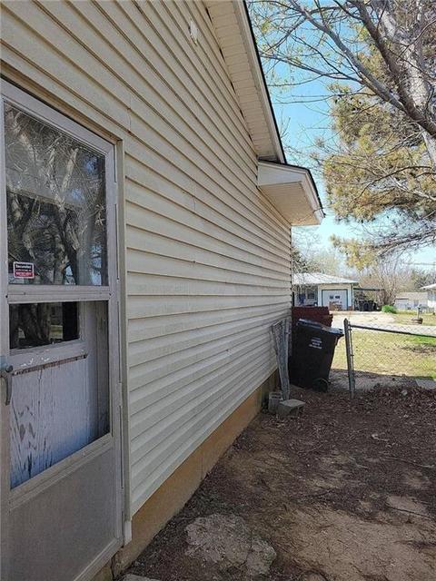 428 S 4th St, Mcloud, OK 74851 photo 2