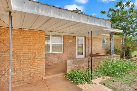 623 E Grand Ave, Sayre, OK 73662 photo 4