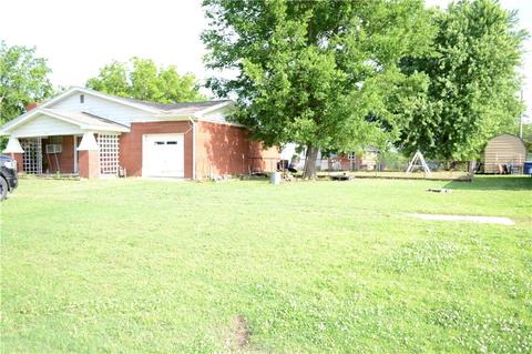 224 E 2nd St, Stroud, OK 74079 photo 3