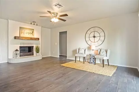 392 W Echo Ln, Harrah, OK 73045 photo 2