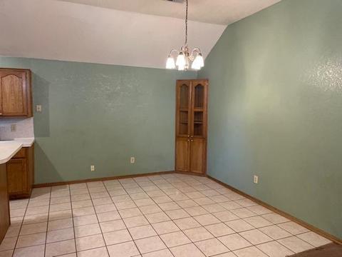 2621 Briarcliff Dr, Moore, OK 73170 photo 9