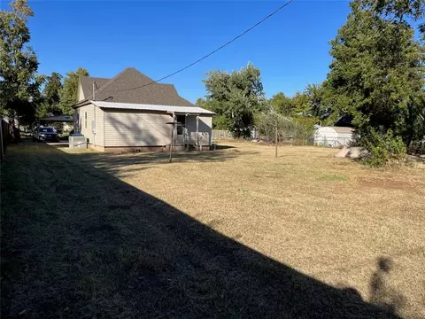 504 W Pine St, Tuttle, OK 73089 photo 2