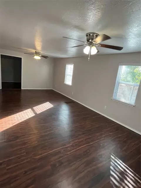 504 W Pine St, Tuttle, OK 73089 photo 21