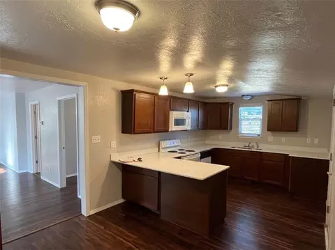 504 W Pine St, Tuttle, OK 73089 photo 4