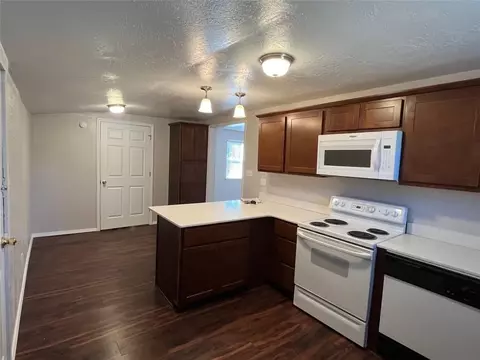 504 W Pine St, Tuttle, OK 73089 photo 5